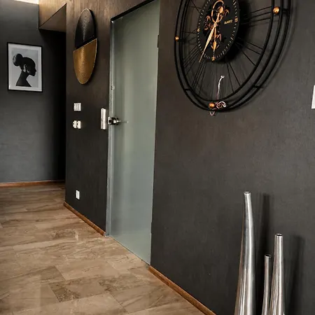 Platinum Penthouse Apartment *